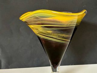 Jarrón de cristal soplado morado y amarillo