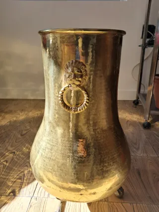 Paragüero antiguo latón con leones