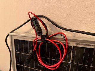 Estación Energía Portátil Bluetti EB70 con placa