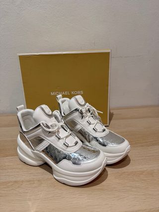 Michael Kors Bambas Talla 39 Plata y Blanco