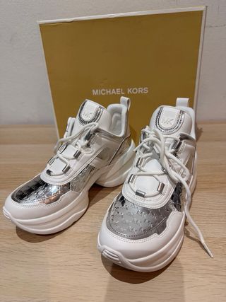 Michael Kors Bambas Talla 39 Plata y Blanco
