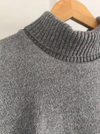 Chaleco Zara cuello alto gris de punto