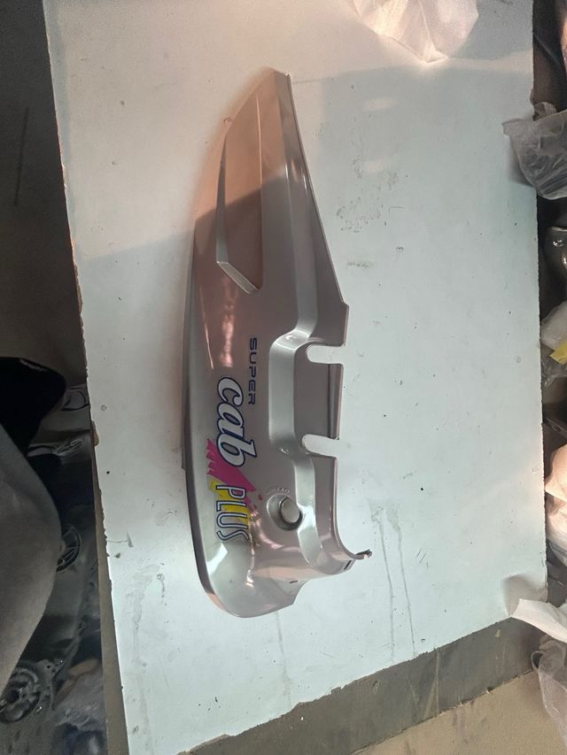 Tapa lateral izq Hyosung Super Cab Plus