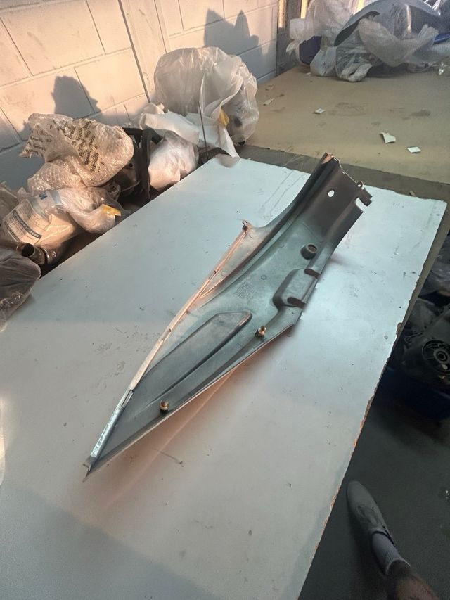 Tapa lateral izq Hyosung Super Cab Plus