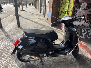 Vespa GTS 300 HPE (Impecable - Solo 14.000 km)