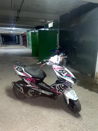 Yamaha Aerox personalizada