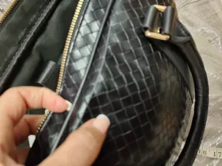 Bolso portátil Parfois negro tejido piel sintética