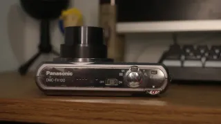 Panasonic Lumix DMC FX100 Cámara Digital + Accesor