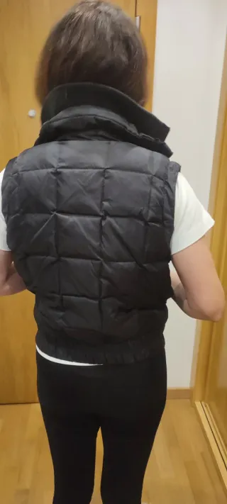 Chaleco de plumas negro