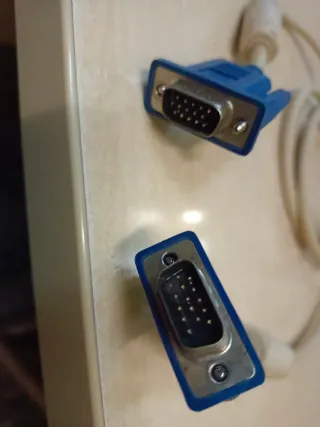 Cable VGA para conectar el ordenador pc al monitor