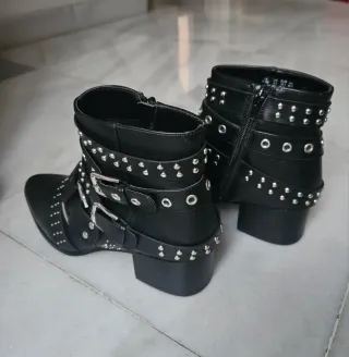 Botines Fergalicious by Fergie Negros Estoperoles