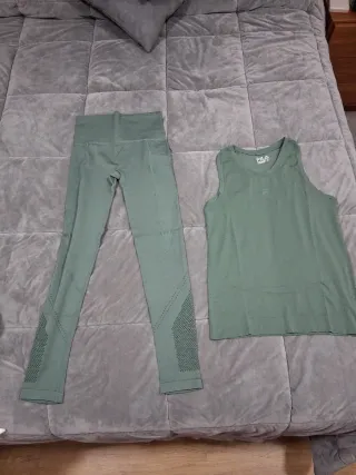 Conjunto deportivo Fila verde oliva. Talla S/M