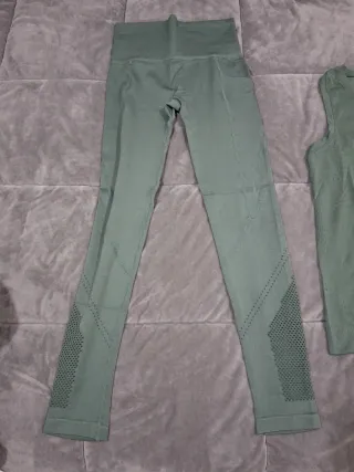 Conjunto deportivo Fila verde oliva. Talla S/M