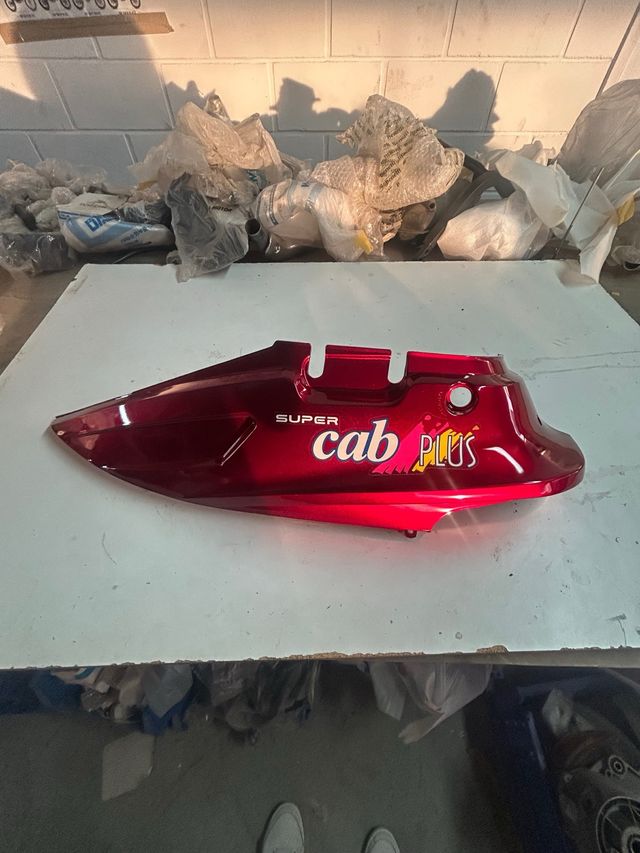 Tapa lateral Izq Hyosung Super Cab Plus