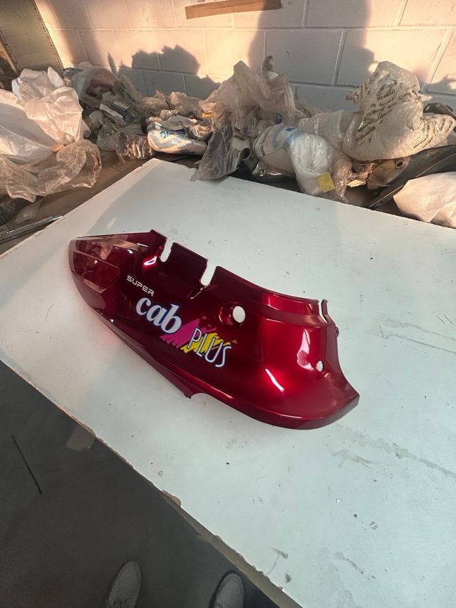 Tapa lateral Izq Hyosung Super Cab Plus