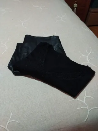 Conjunto Zara pantalón polipiel y suéter Cortefiel