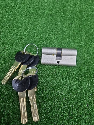 Cilindro TESA Serie TX80 con 5 llaves