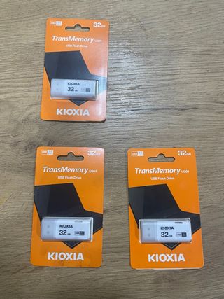 3 Pendrives Kioxia TransMemory U301 32GB USB 3.2