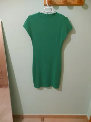 Vestido elástico ajustado verde Zara