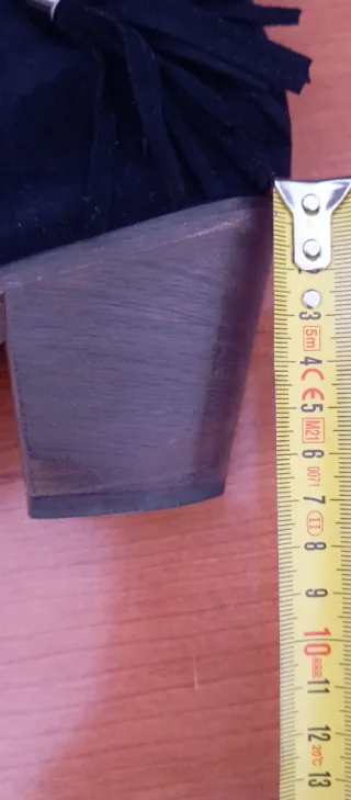 Botines negros ante con flecos talla 41