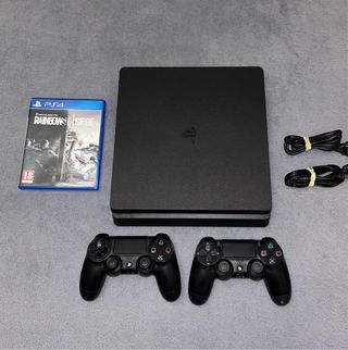 PS4 Slim Negra + 2 Mandos + Juego
