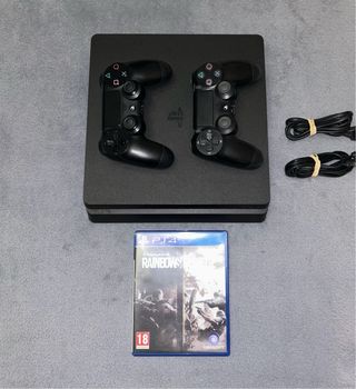 PS4 Slim Negra + 2 Mandos + Juego