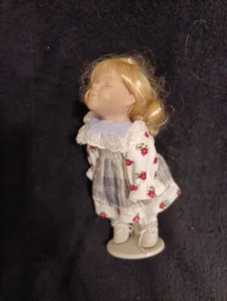 Bambola vintage in porcellana