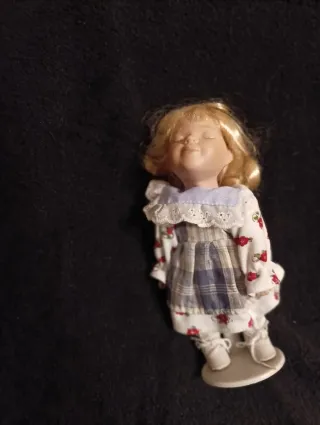 Bambola vintage in porcellana