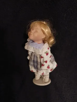 Bambola vintage in porcellana