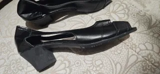 Sandalias negras de mujer