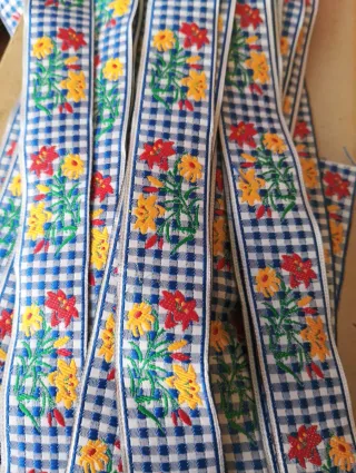 Nastro tirolese cotone rosso fiori