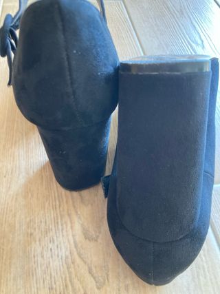 Scarpe Primadonna scamosciate nere con tacco