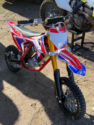 Moto infantil de motocross eléctrica marca Beta