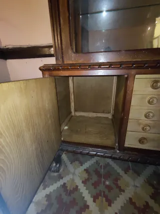 Aparador antiguo estilo Reina Ana