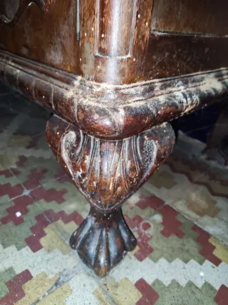 Aparador antiguo estilo Reina Ana