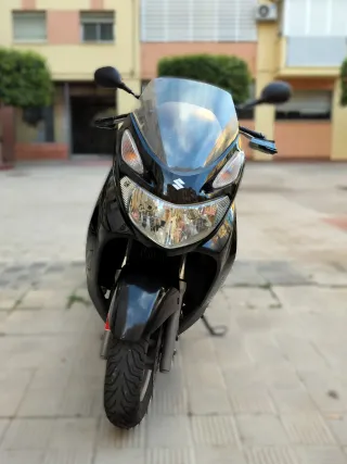 Suzuki Burgman 125cc Negra