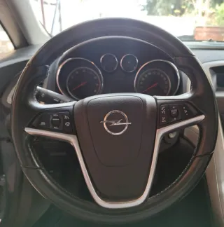 Opel Astra 1.4 Turbo 140cv 2013  Garantía 12 meses