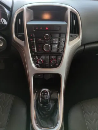 Opel Astra 1.4 Turbo 140cv 2013  Garantía 12 meses