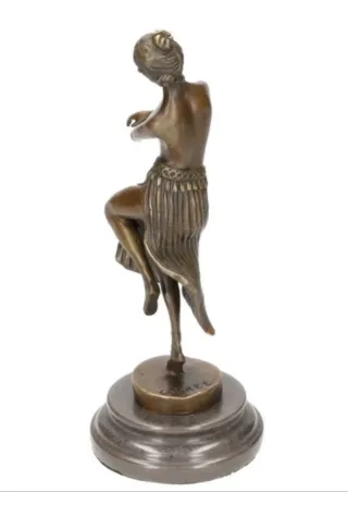 Figura de Bronce, Colinet