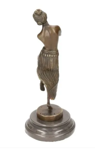 Figura de Bronce, Colinet