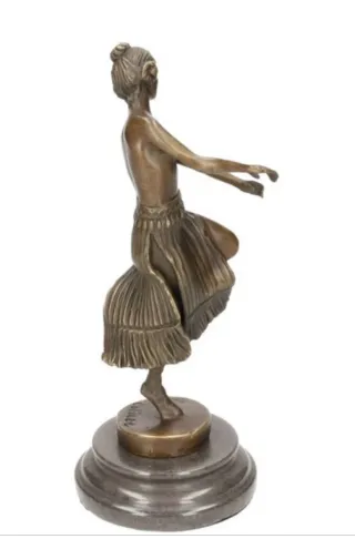 Figura de Bronce, Colinet