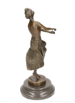Figura de Bronce, Colinet