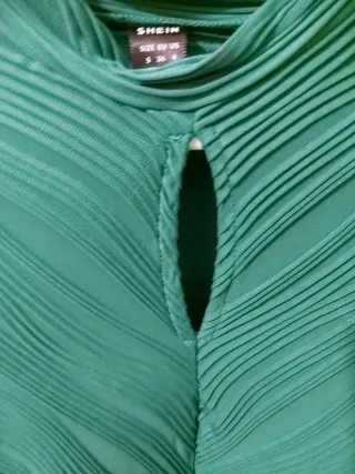 Vestido verde drapeado ajustado