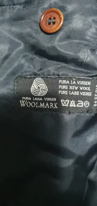 Chaqueta de traje gris y negra