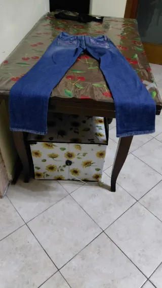 Jeans ragazza blu con dettagli viola