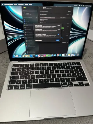 MacBook Air (Apple M2)