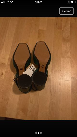 Zapatos Zara Talla 35 Verdes con Detalle Dorado