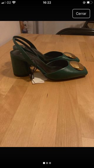 Zapatos Zara Talla 35 Verdes con Detalle Dorado