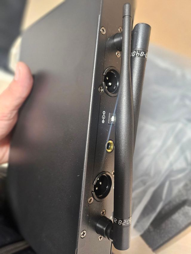 2 Microfoni Wireless (Rosso e Grigio)