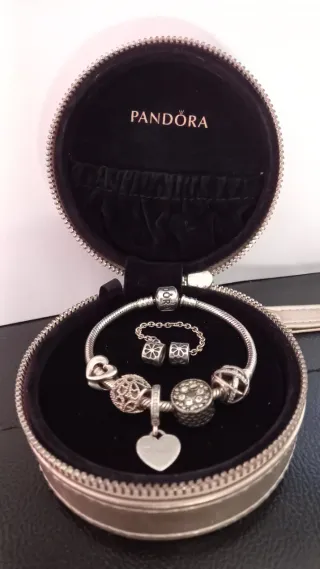 Pulsera Pandora con charms